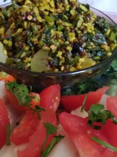 मूली के पत्ते और दाल की सब्जी (mooli ke patte aur dal ki sabzi recipe in Hindi) रेसिपी मुख्य फोटो