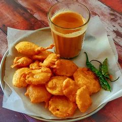 A picture of Aloo Bhajiya.