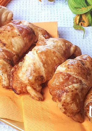 Foto di Sfogliatine ripiene ai fiori di zucca e provola