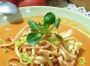 Una foto de sopa tallarines