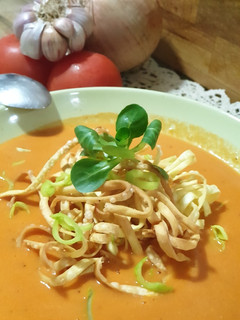 Una foto de Crema de Tomate al "Pesto Rosso"