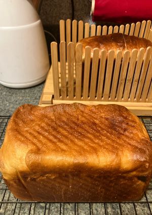 Una foto de Pan de leche y mantequilla con masa madre