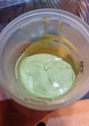 Una foto de Crema de yogurt y aguacate🥑