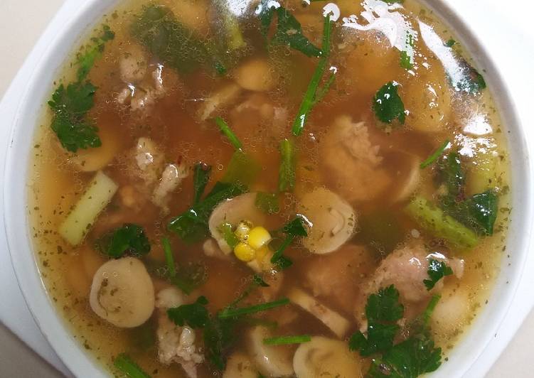 Rahasia Menyiapkan Sup daging jamur dan jagung yang Lezat Sekali