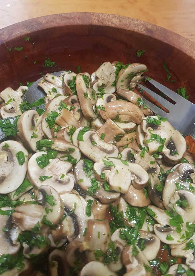 Una foto de Ensalada de champiñones crudos al estilo de mi mamá