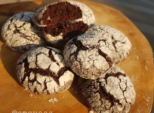 Hình của món CRINKLE COOKIES (bánh quy socola phủ đường bột Giáng Sinh).