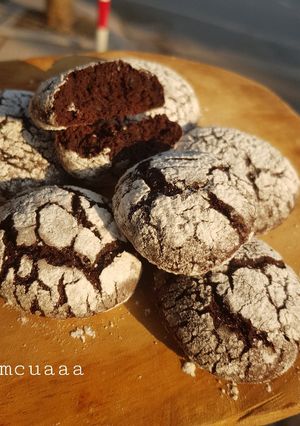 Hình của món CRINKLE COOKIES (bánh quy socola phủ đường bột Giáng Sinh).