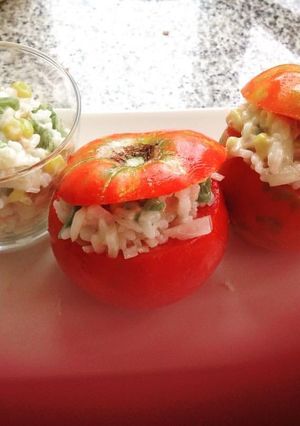 Foto principal de Tomate relleno de ensalada de arroz