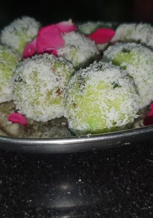 A picture of Ladoo of paan and coconut.