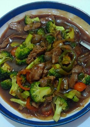 Foto resep Tumis daging sapi brokoli saos teriyaki simple