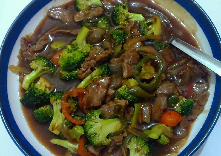 Resep Tumis daging sapi brokoli saos teriyaki simple yang sempurna