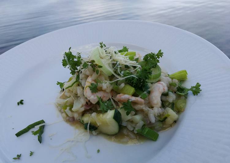 Risotto med rejer og grønt