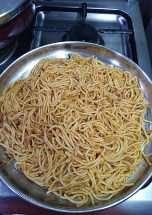 صورة لوصفة مكرونة حمراء بالتونة