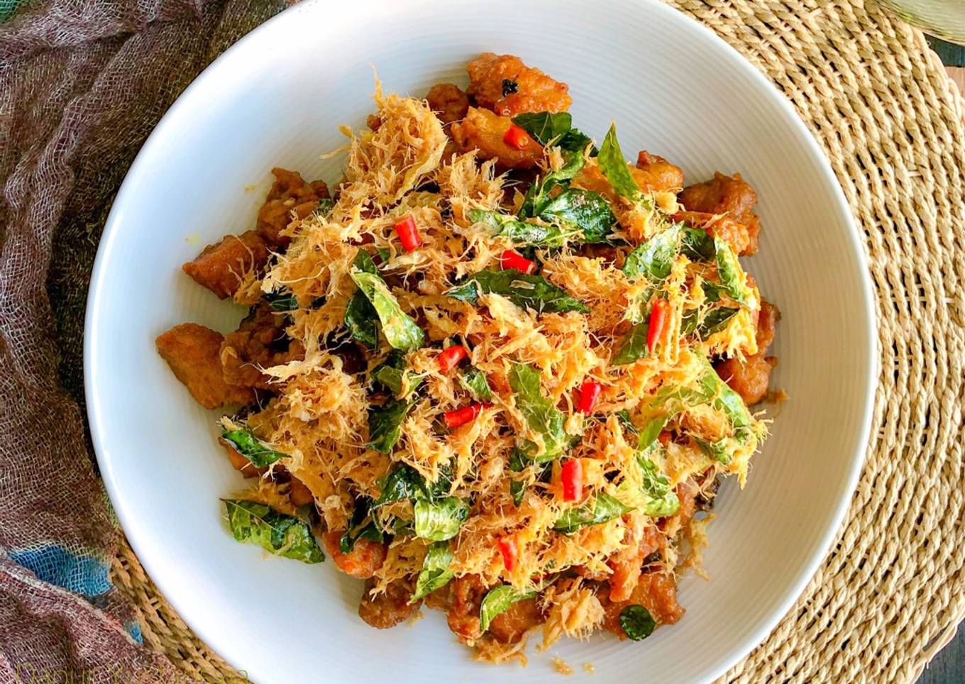 Bersarang with chicken and butter popcorn