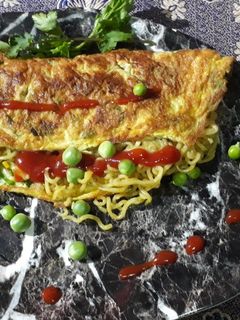 ম্যাগি ওমলেট (maggi omelette recipe in Bengali) রেসিপির প্রধান ছবি