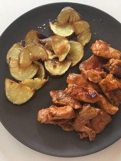 Una foto de Tiras de cerdo barbacoa con patatas deluxe
