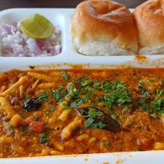 A picture of Matki misal.