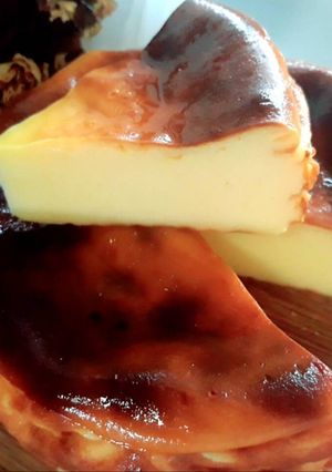รูปของ โยเกิร์ตเค้กหน้าไหม้ Basque Burnt Yoghurt Cake (ใช้ส่วนผสมแค่ 4 อย่าง)