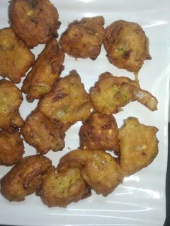 प्याज मूंग दाल की पकौड़ी (Pyaz Moong dal ki pakodi recipe in Hindi) रेसिपी मुख्य फोटो