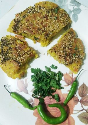 મસાલા હાંડવો (Masala Handvo Recipe In Gujarati) રેસીપી મુખ્ય ફોટો