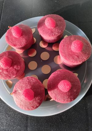 Une photo de Coeurs coulants aux framboises 🍰