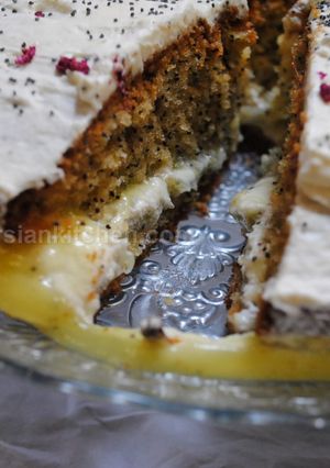 A picture of Poppy seeds cake with lemon curd.
