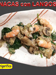 Una foto de Ensalada de Espinacas con Langostinos