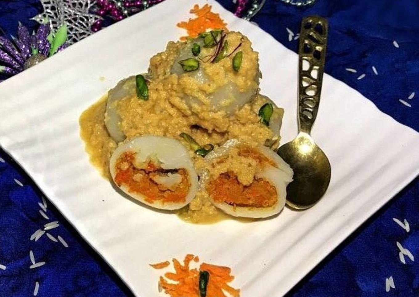 Stuffed rice dumpling in rabri sauce