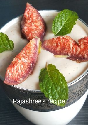 अंजीर केळीची स्मूधी (Anjeer Kelichi Smoothie Recipe In Marathi) रेसिपी चे मुख्य फोटो 