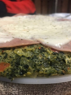 Una foto de Tortilla de guisantes (arvejas) con jamón y queso🥕🥬