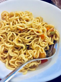 صورة لوصفة اندومي بالخضار 🍜