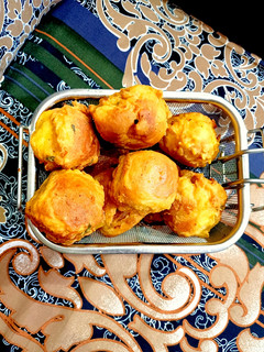 A picture of Mini potato pakora bread.