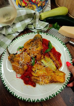 Padlizsán és cukkini legyező ropogós bundában paradicsom szósszal recept fotója