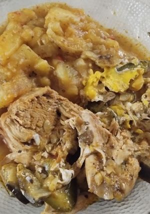 Una foto de Pollo a la Winnie Pooh con papas pesadas