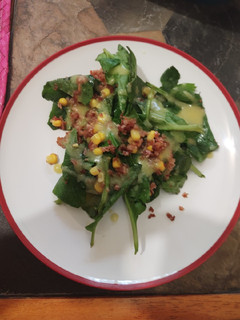 Una foto de Ensalada de espinaca con tocino de Victor UTVCO