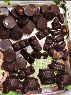 આલમંડ ડાર્ક ચોકલેટ (Almond Dark Chocolate Recipe In Gujarati) રેસીપી મુખ્ય ફોટો