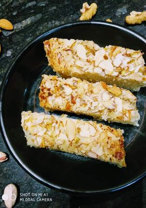 A picture of Mawa cake.