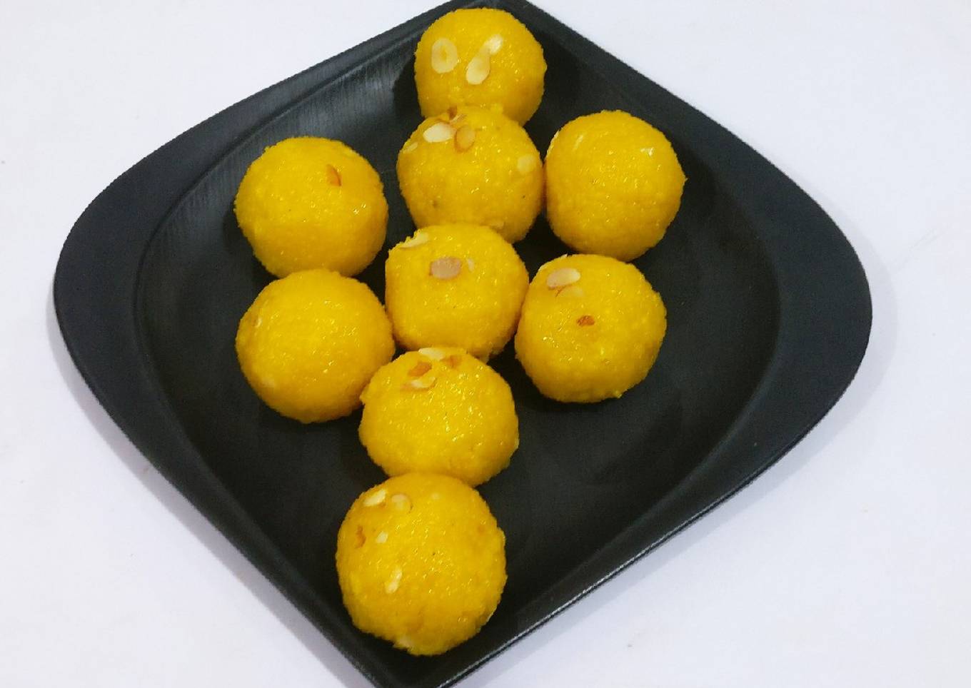 Besan ke laddu