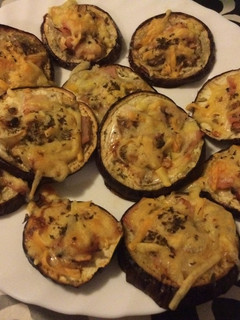 Una foto de Mini pizzas de berenjena