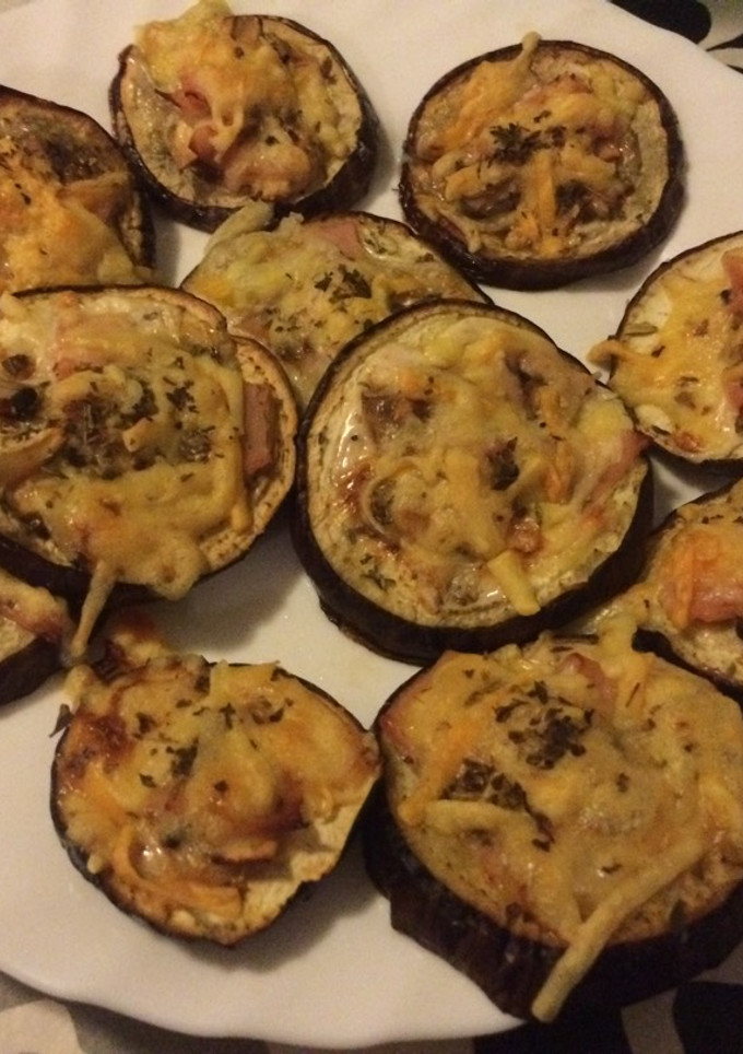 Una foto de Mini pizzas de berenjena