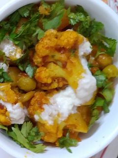 गोभी आलू मटर की सब्जी (gobhi aloo matar ki sabzi recipe in Hindi) रेसिपी मुख्य फोटो