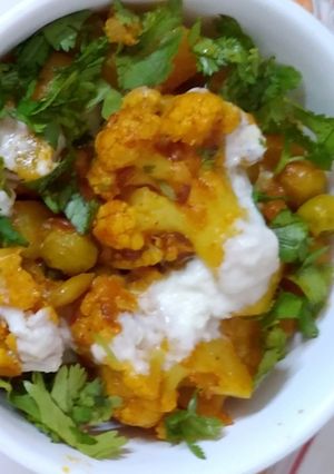 गोभी आलू मटर की सब्जी (gobhi aloo matar ki sabzi recipe in Hindi) रेसिपी मुख्य फोटो