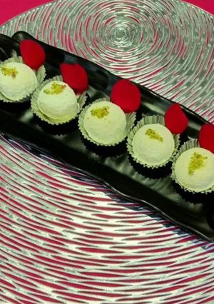 A picture of Praanhara Kachagolla Bengali Sweets For Janmashtami Bhog.
