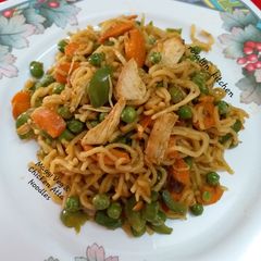 A picture of Maggi Veg & Chicken Atta Noodles.