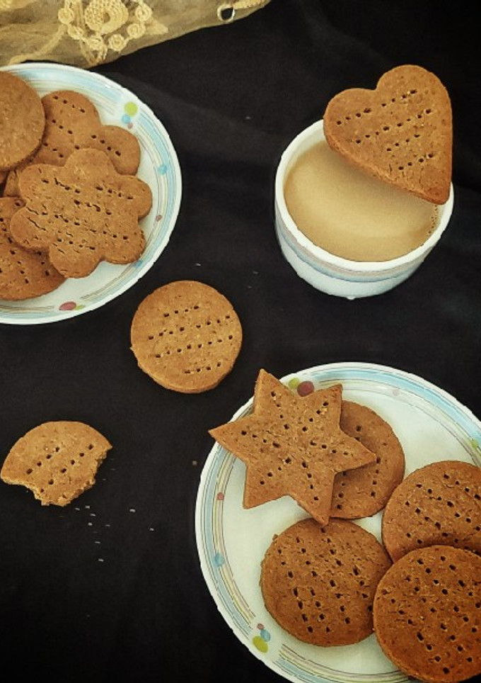 வீட் ஜாகெரி குக்கீஸ்(wheat jaggery cookies recipe in tamil) செய்முறை முக்கிய புகைப்படம்