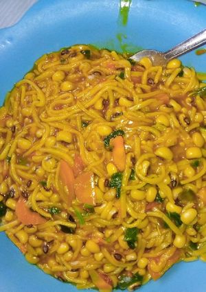A picture of Taliyar Hausa wit alaiyahu and beans.