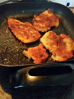 Una foto de Bistec empanado con huevo