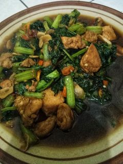 Foto resep Tumis Sawi & Ayam Pedas Manis