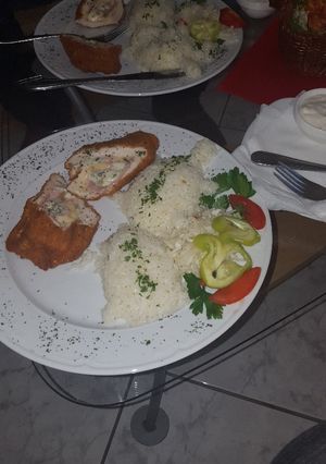 Töltött csirkemell sajttal, sonkával és nivával töltve 🤤 recept fotója