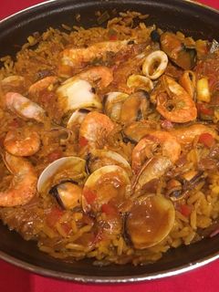 Una foto de Paella de marisco